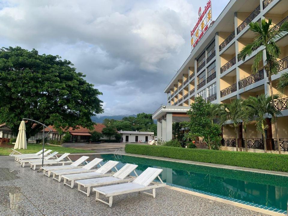 Lisha The Grand Riverside Hotel Vang Vieng Exteriér fotografie