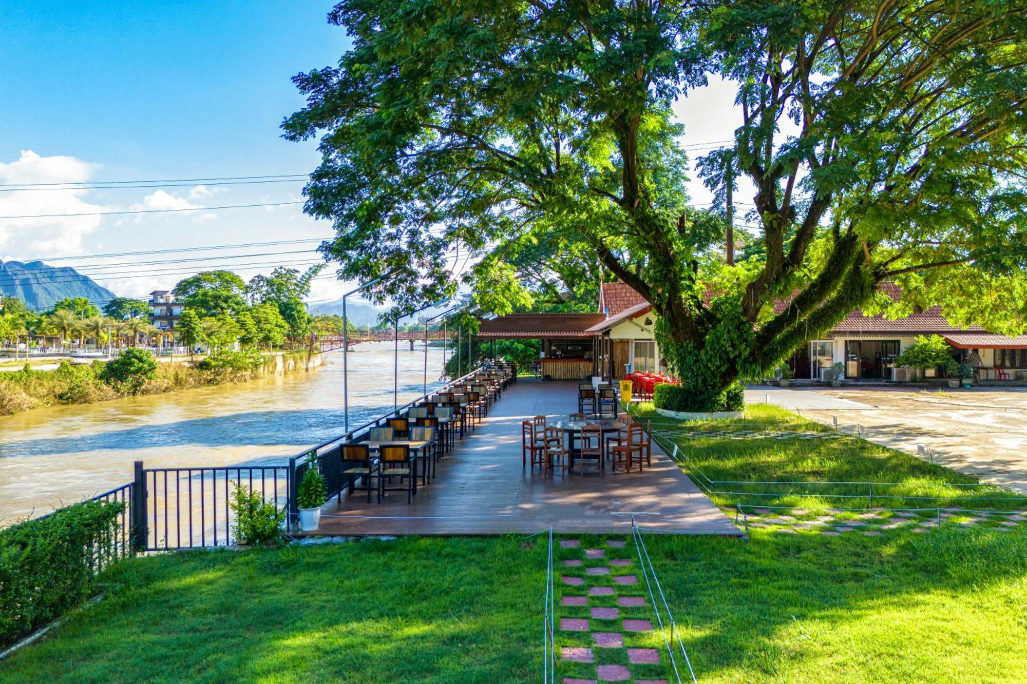 Lisha The Grand Riverside Hotel Vang Vieng Exteriér fotografie