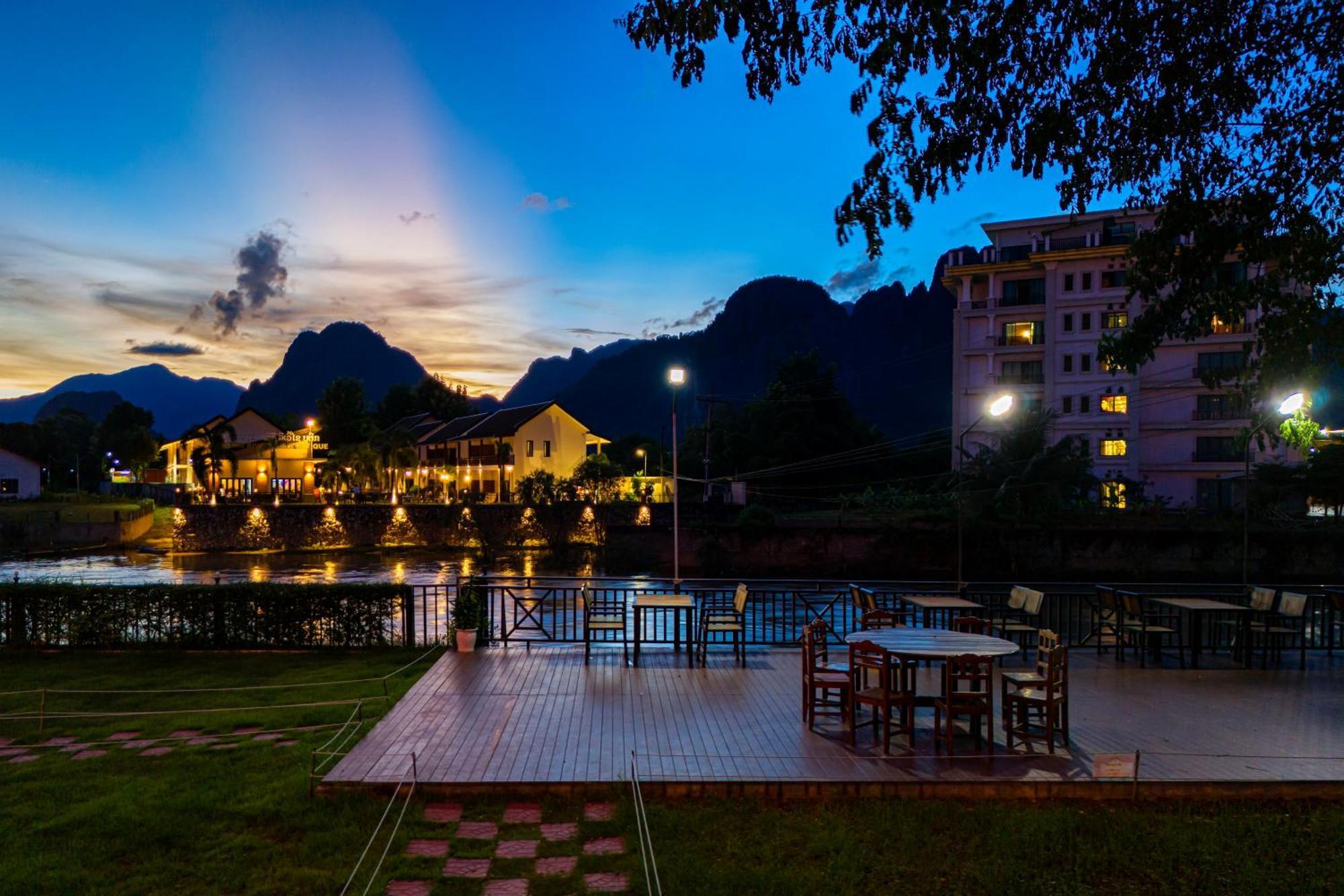 Lisha The Grand Riverside Hotel Vang Vieng Exteriér fotografie