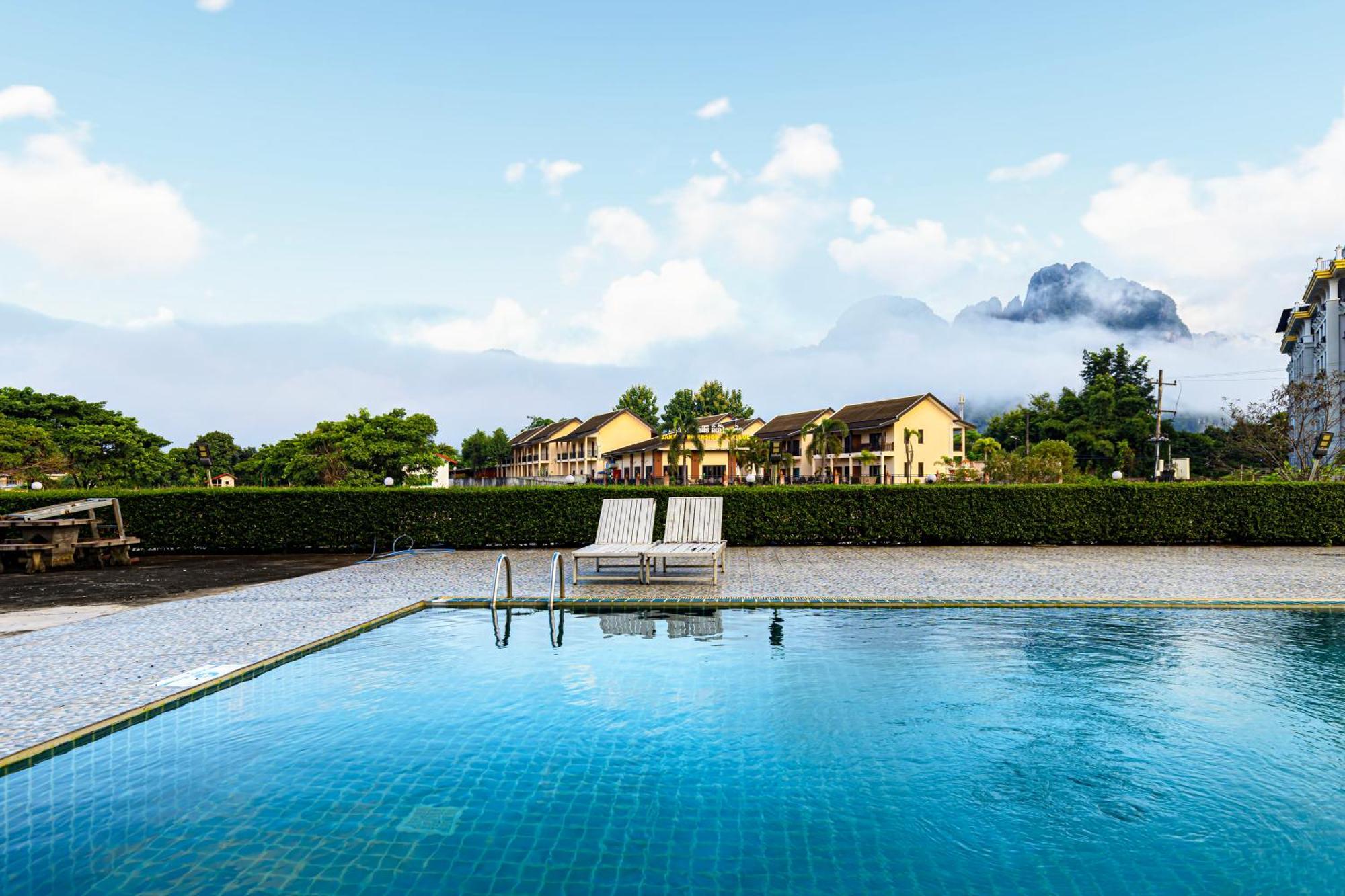 Lisha The Grand Riverside Hotel Vang Vieng Exteriér fotografie