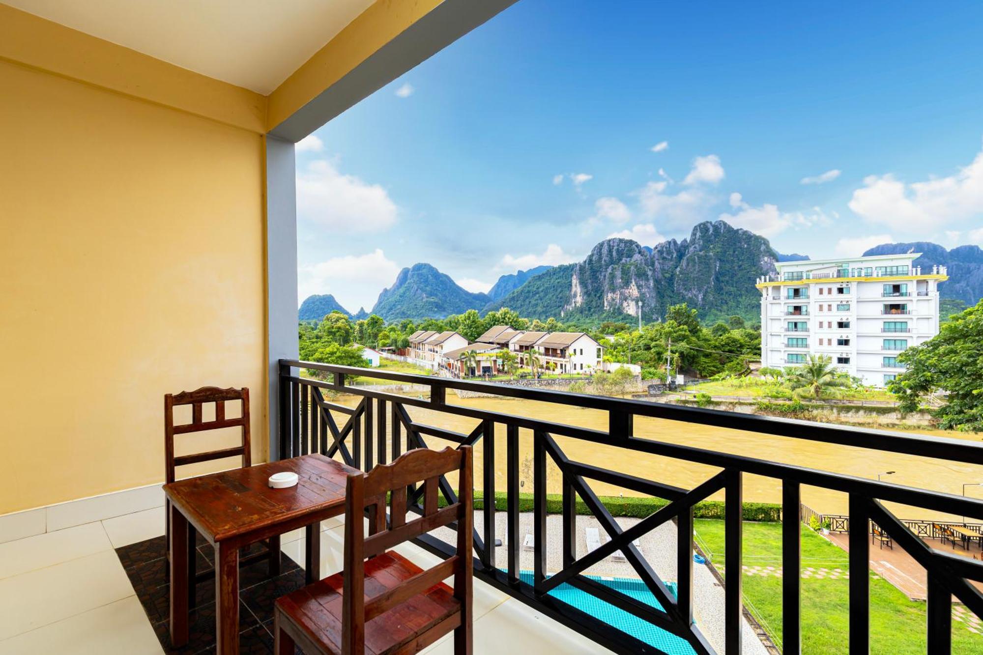 Lisha The Grand Riverside Hotel Vang Vieng Exteriér fotografie