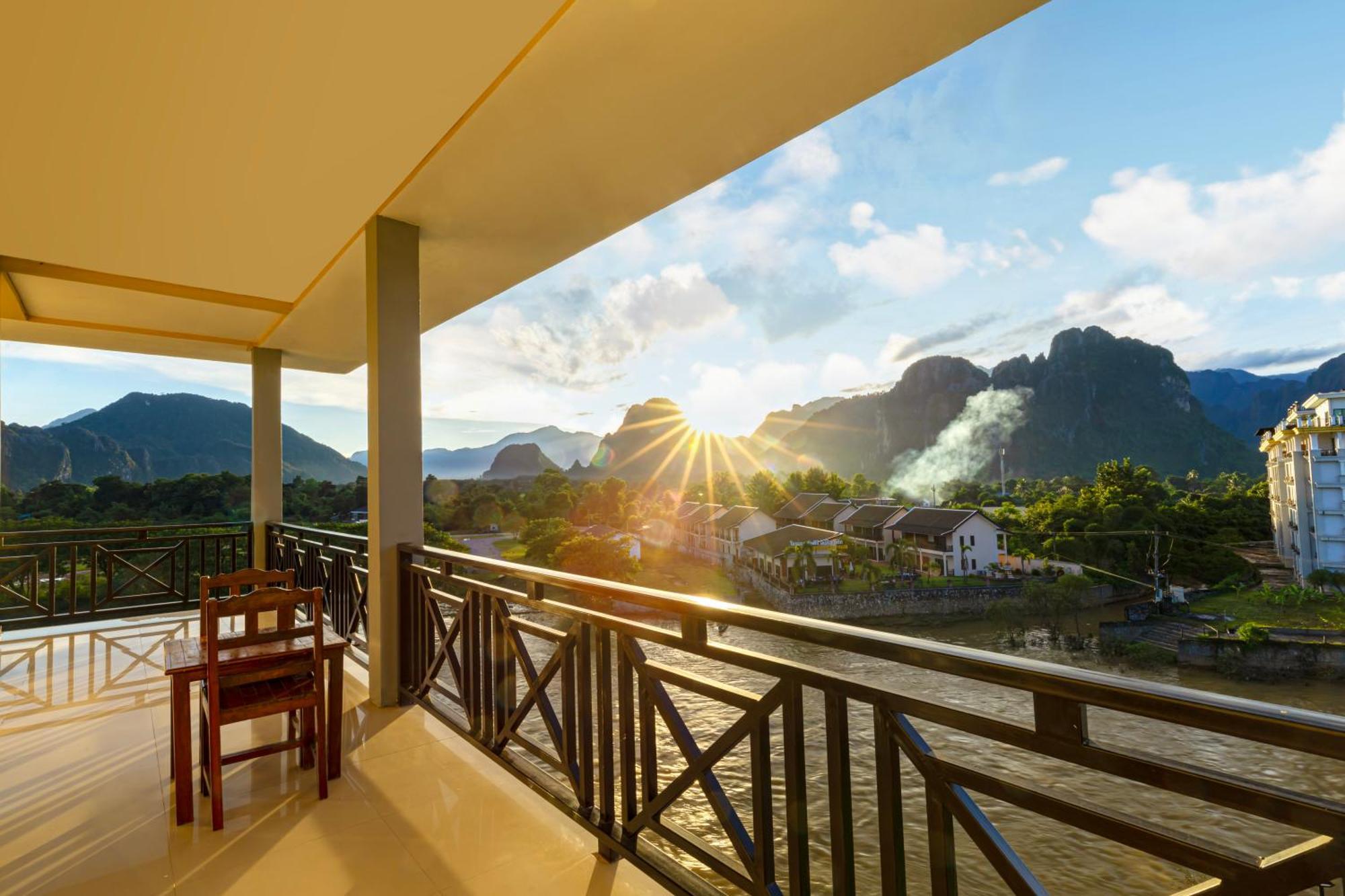 Lisha The Grand Riverside Hotel Vang Vieng Exteriér fotografie